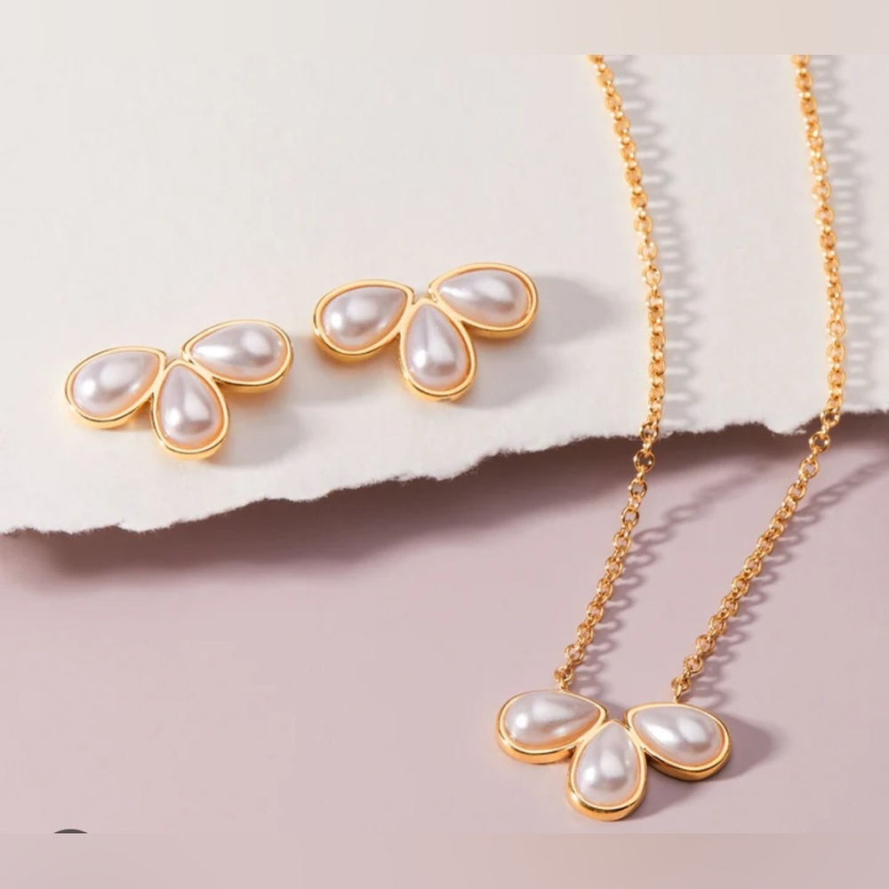 Only worn a few times! Brook & York Sandy Pearl & Earring Set